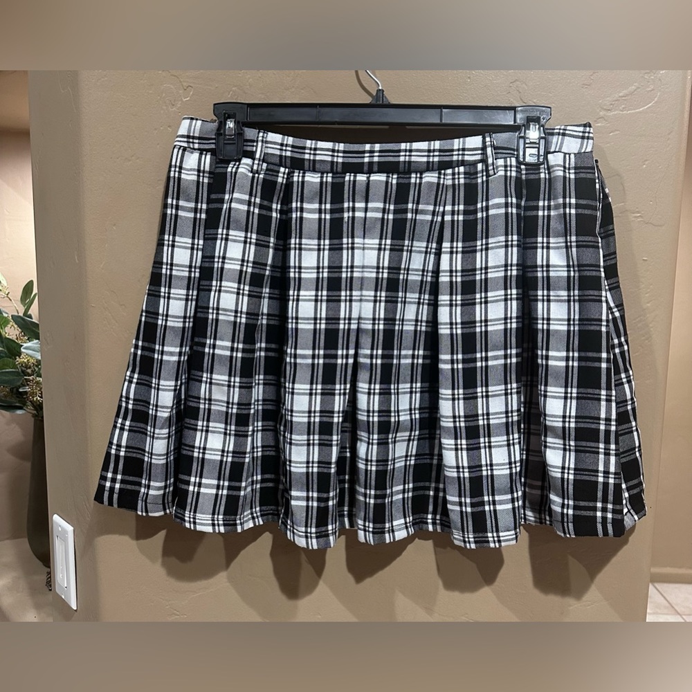 Hot Topic Black/White Plaid Schoolgirl Skirt size XL - Picture 15 of 15